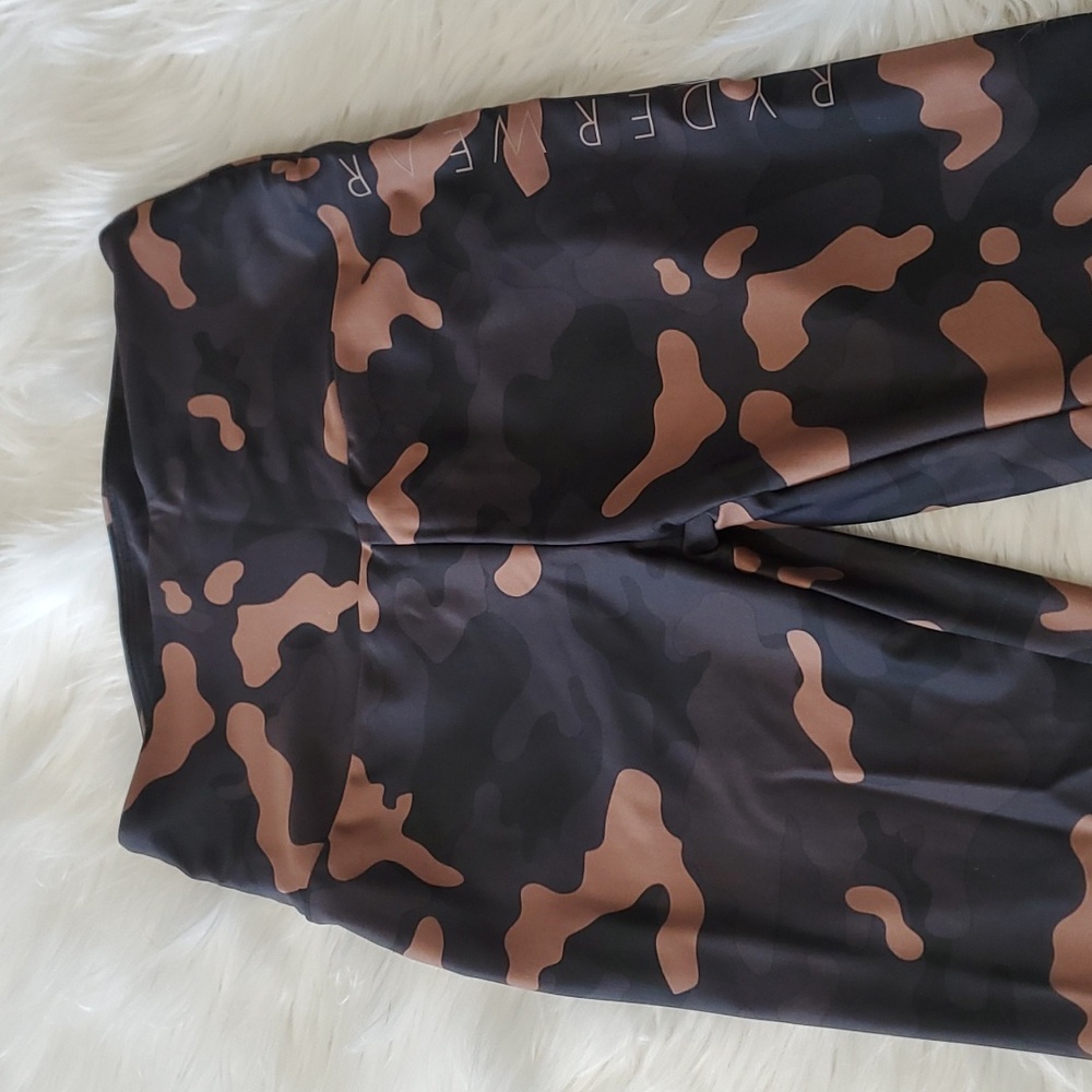 NWOT Ryderwear full length camo workout pants SZ Small